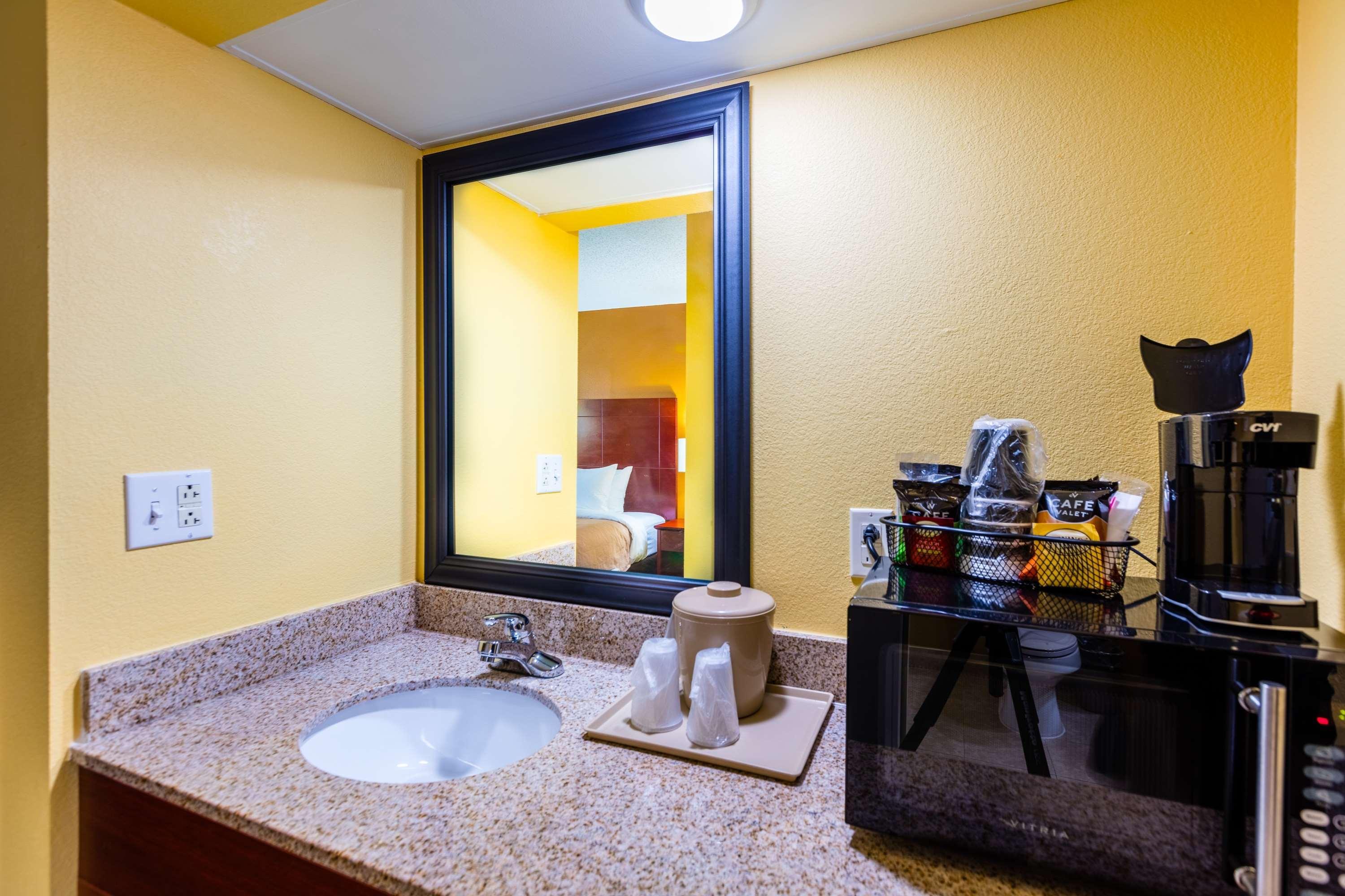 Prestige Radium Hot Springs Resort, Worldhotels Crafted Extérieur photo