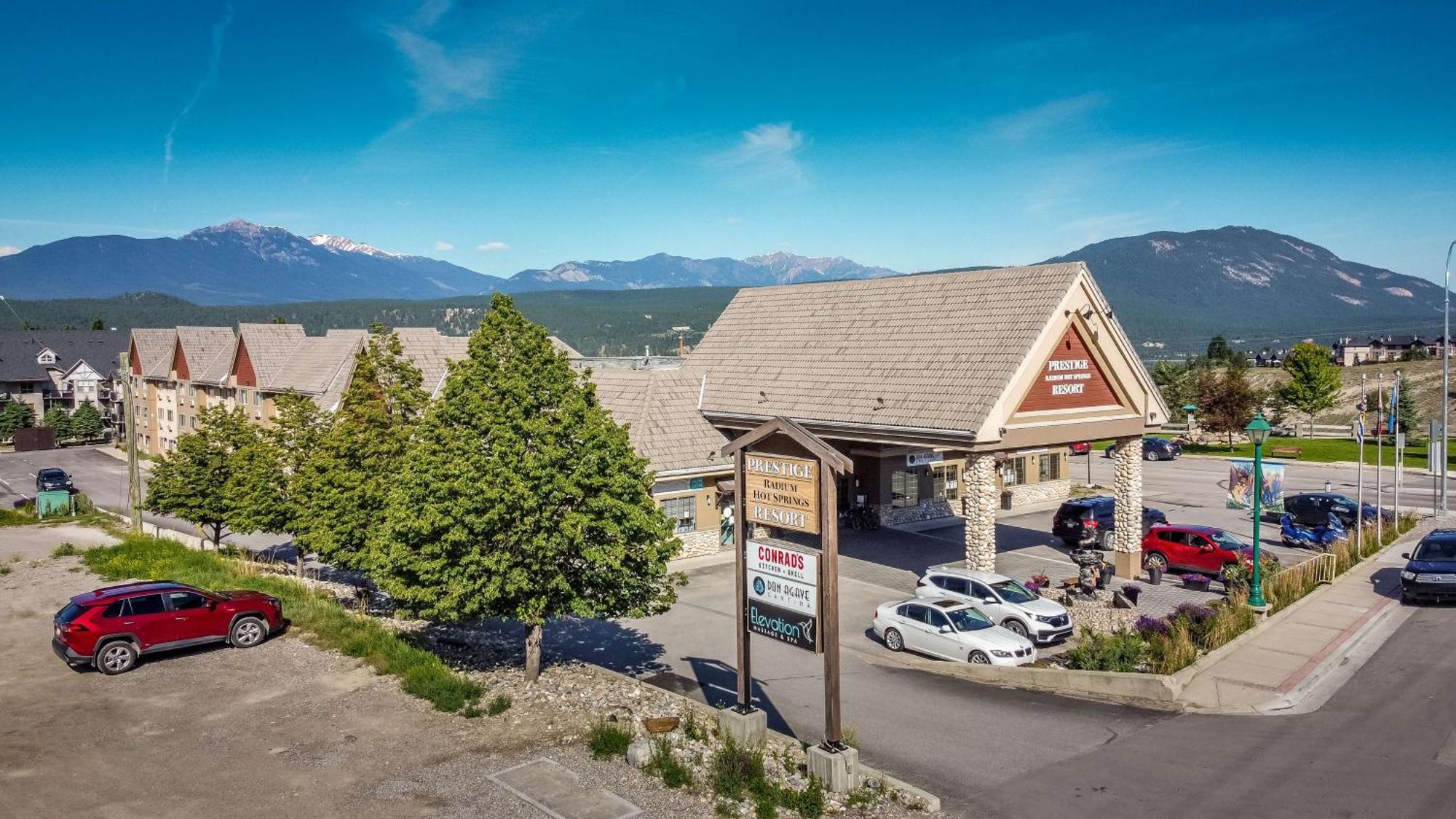 Prestige Radium Hot Springs Resort, Worldhotels Crafted Extérieur photo