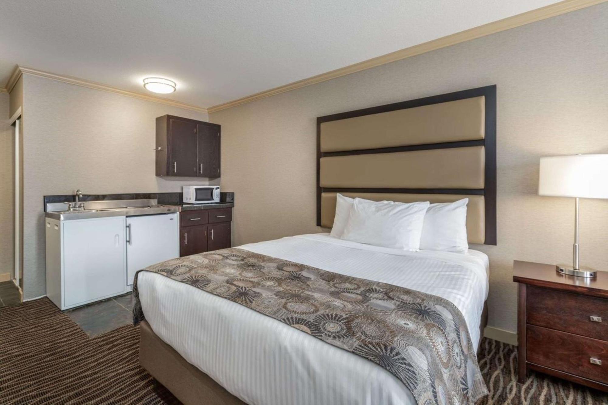 Prestige Radium Hot Springs Resort, Worldhotels Crafted Extérieur photo