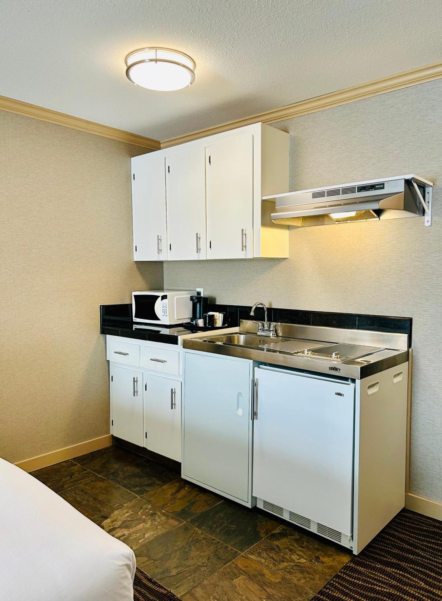 Prestige Radium Hot Springs Resort, Worldhotels Crafted Extérieur photo